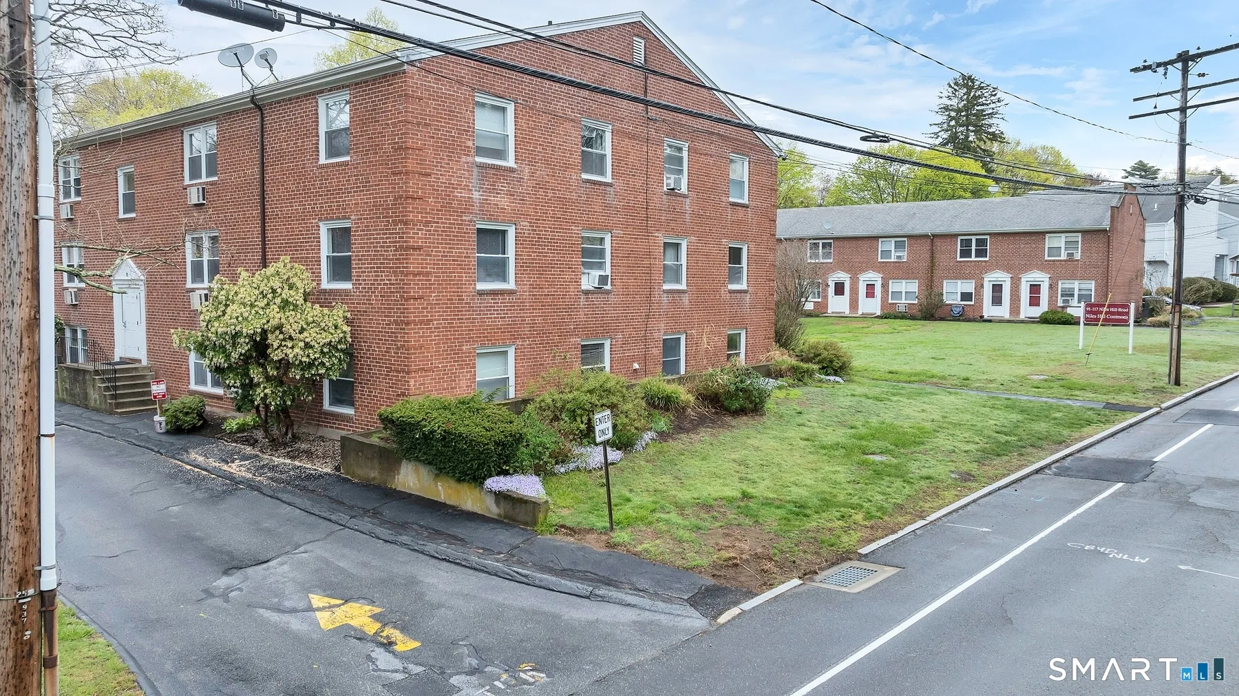 111 Niles Hill Road #E, New London, CT