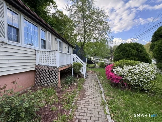 44 Sunshine Circle, Bridgeport, CT