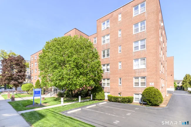39 Glenbrook Road #1P