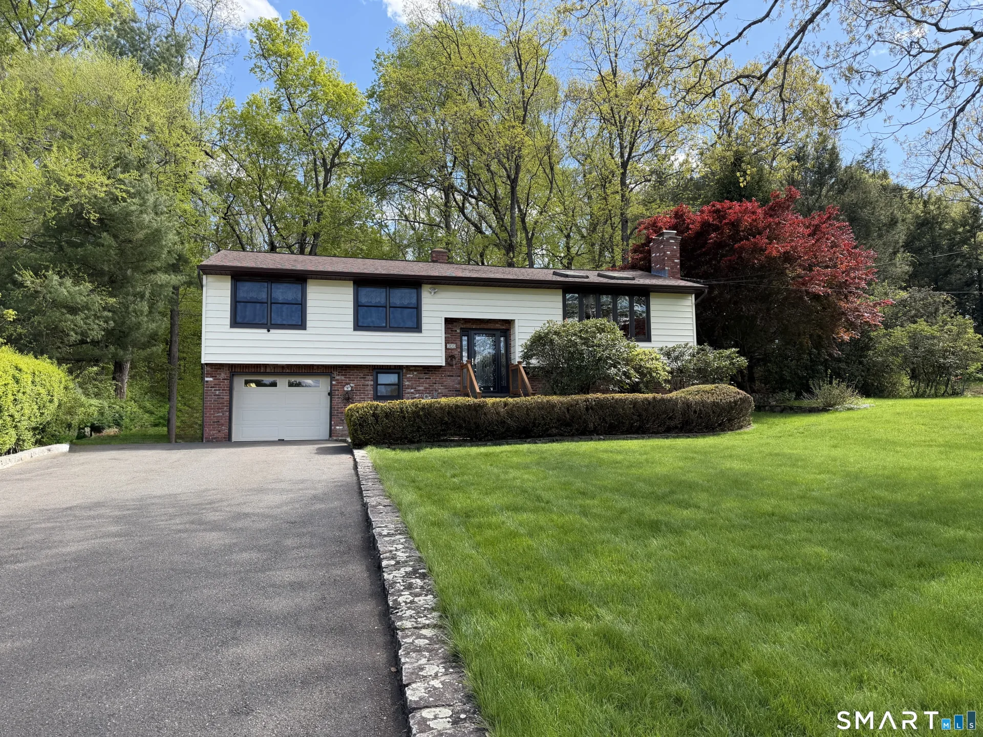 123 Evelyn Drive, Naugatuck, CT