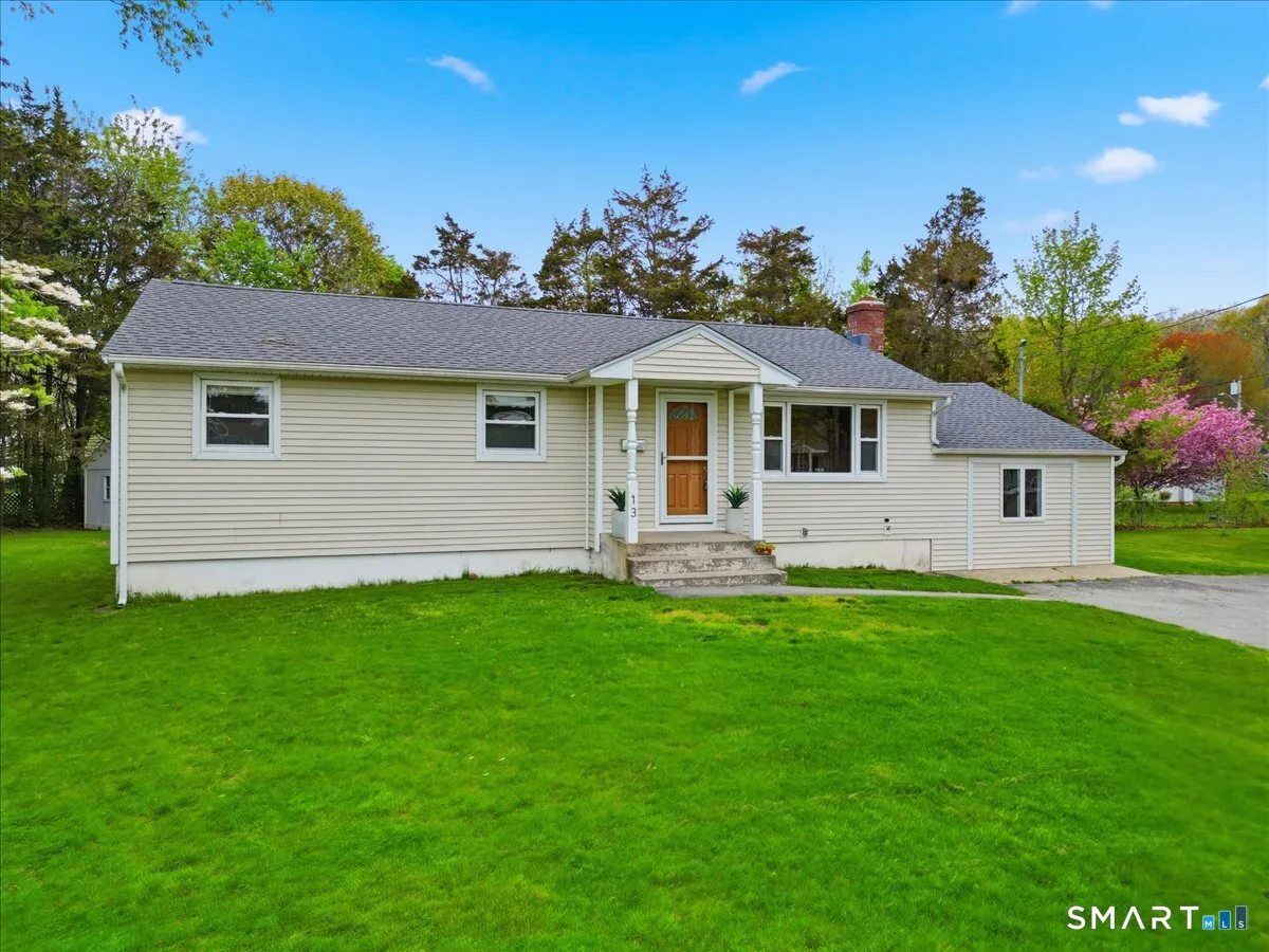 13 Mark Trail, Groton, CT