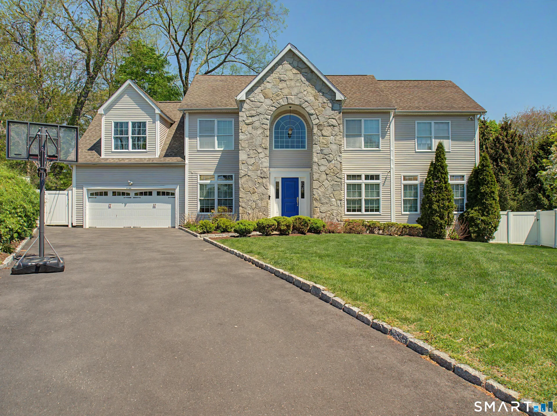 33 stonewall Drive, Stamford, CT