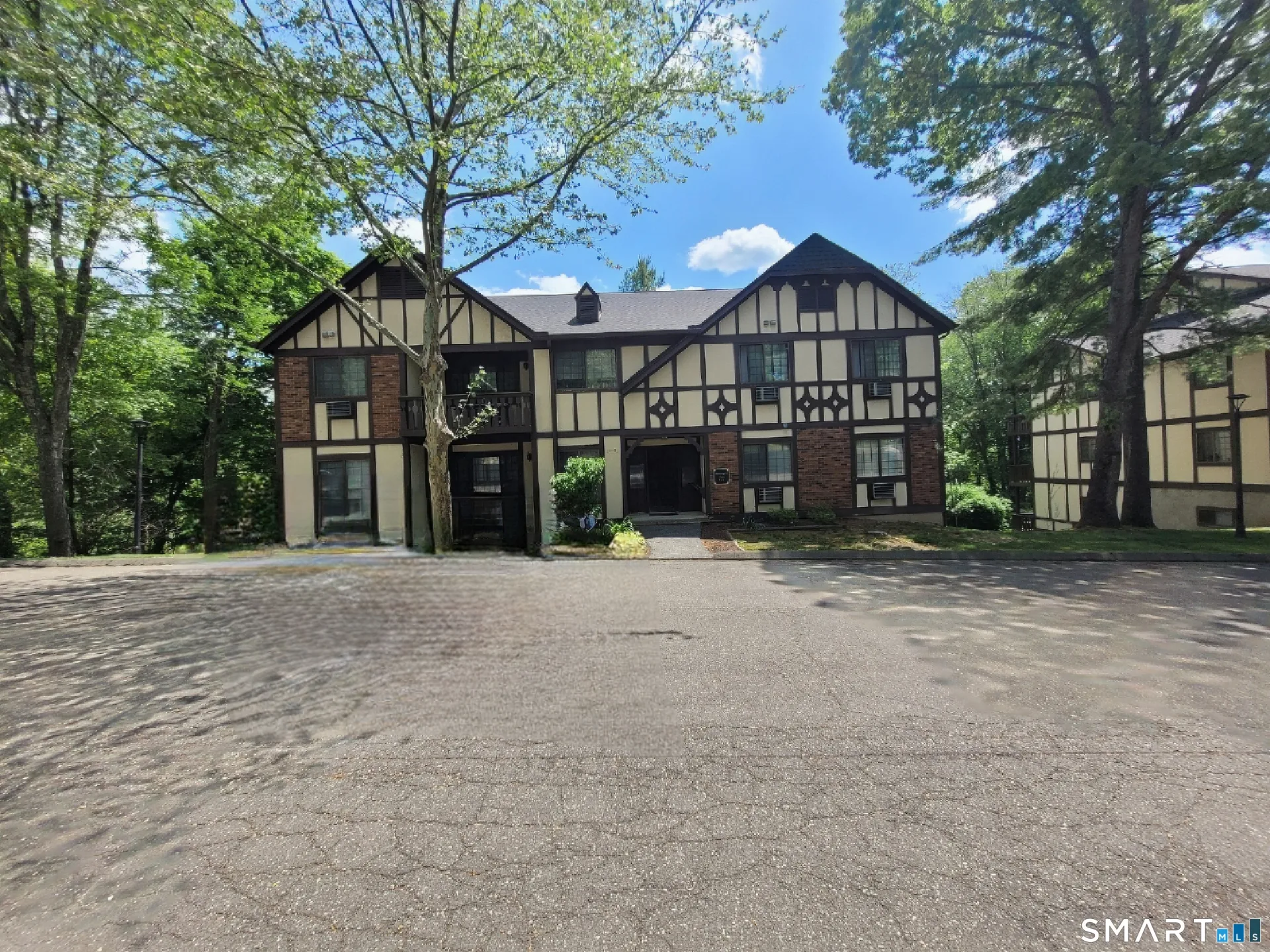5 Essex Court #5, Brookfield, CT