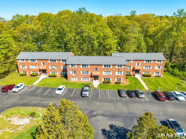 40-44 Briarwood Lane, Branford, CT