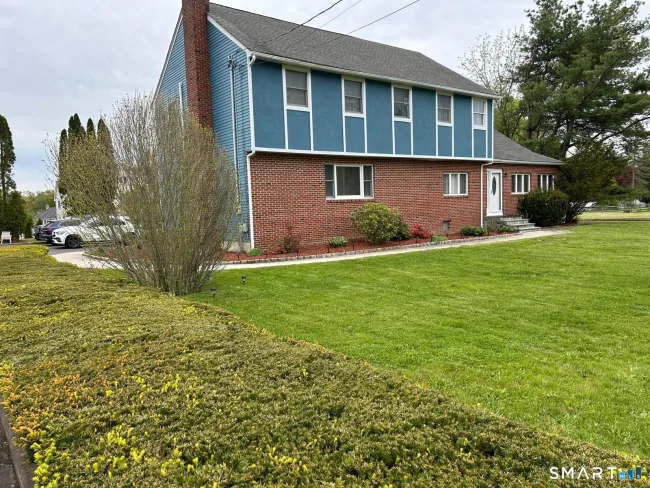 890 Daniels Farm Road, Trumbull, CT