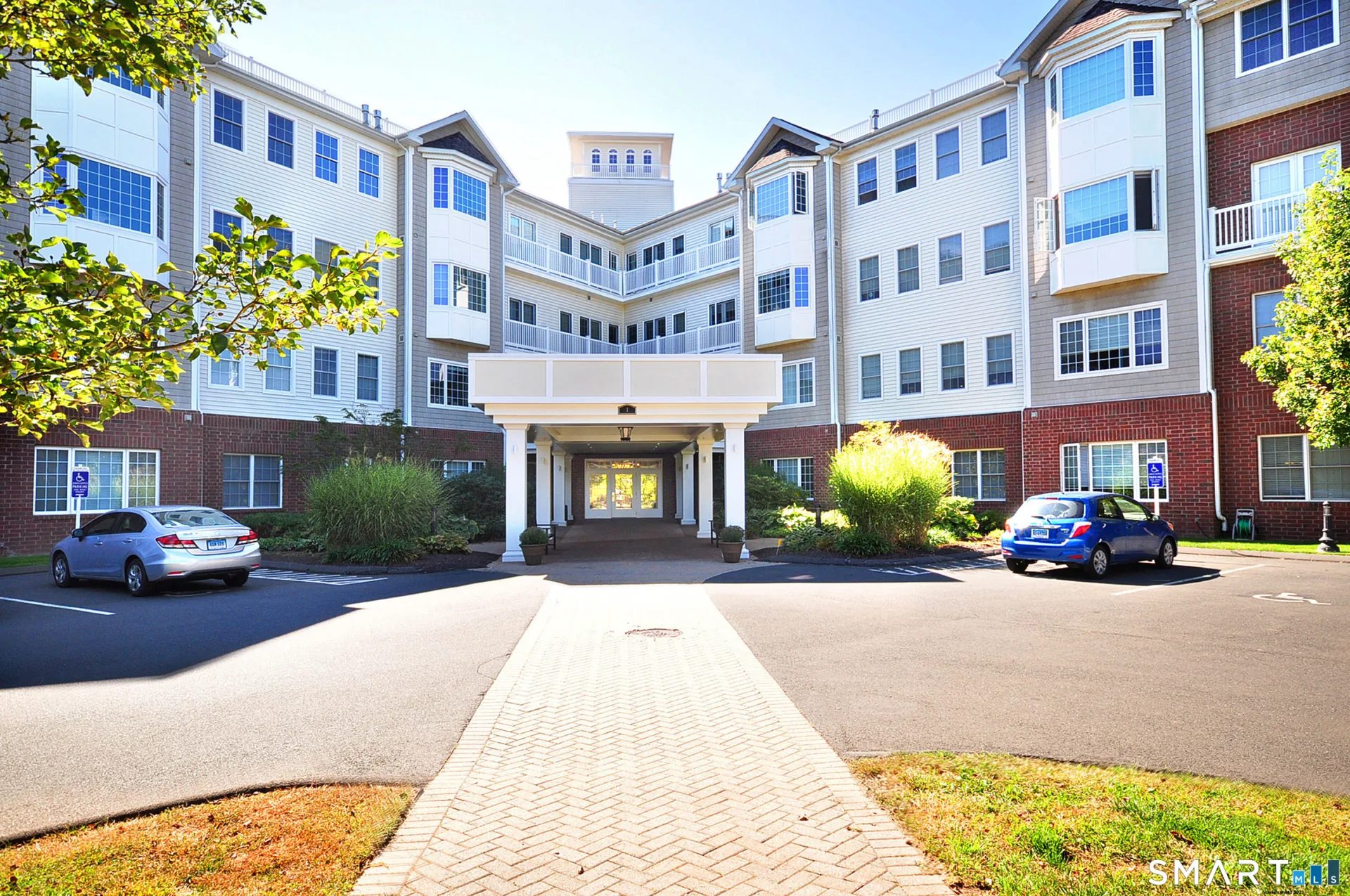 1 King Philip Drive #218, West Hartford, CT
