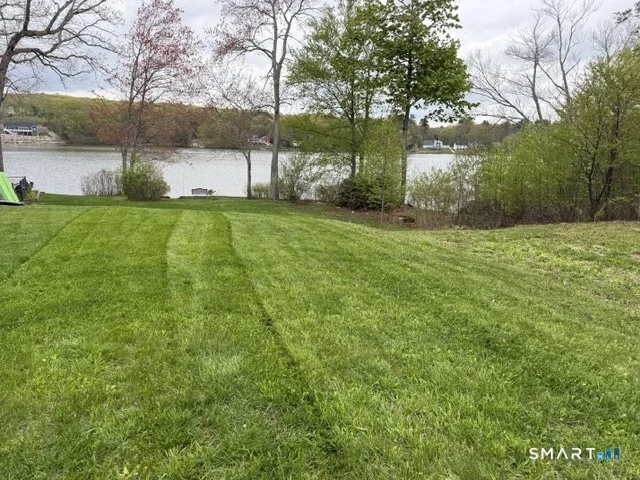 25 Lakeview Street, Thompson, CT