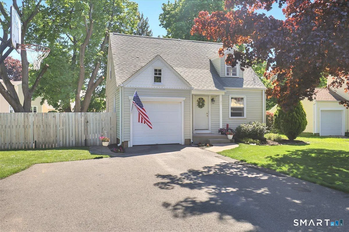 21 Kensington Street, Manchester, CT