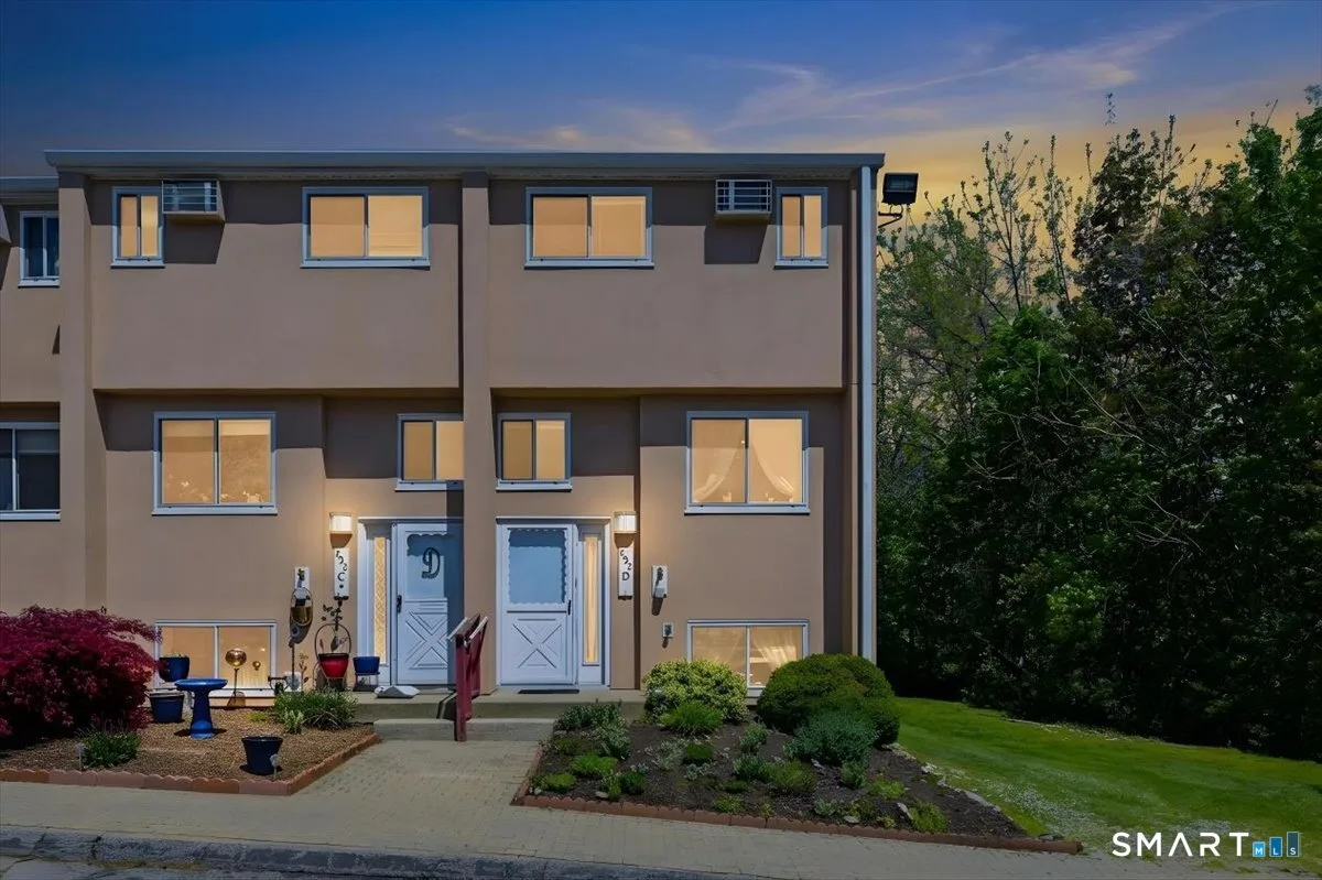 592 Shennecossett Road #D86, Groton, CT