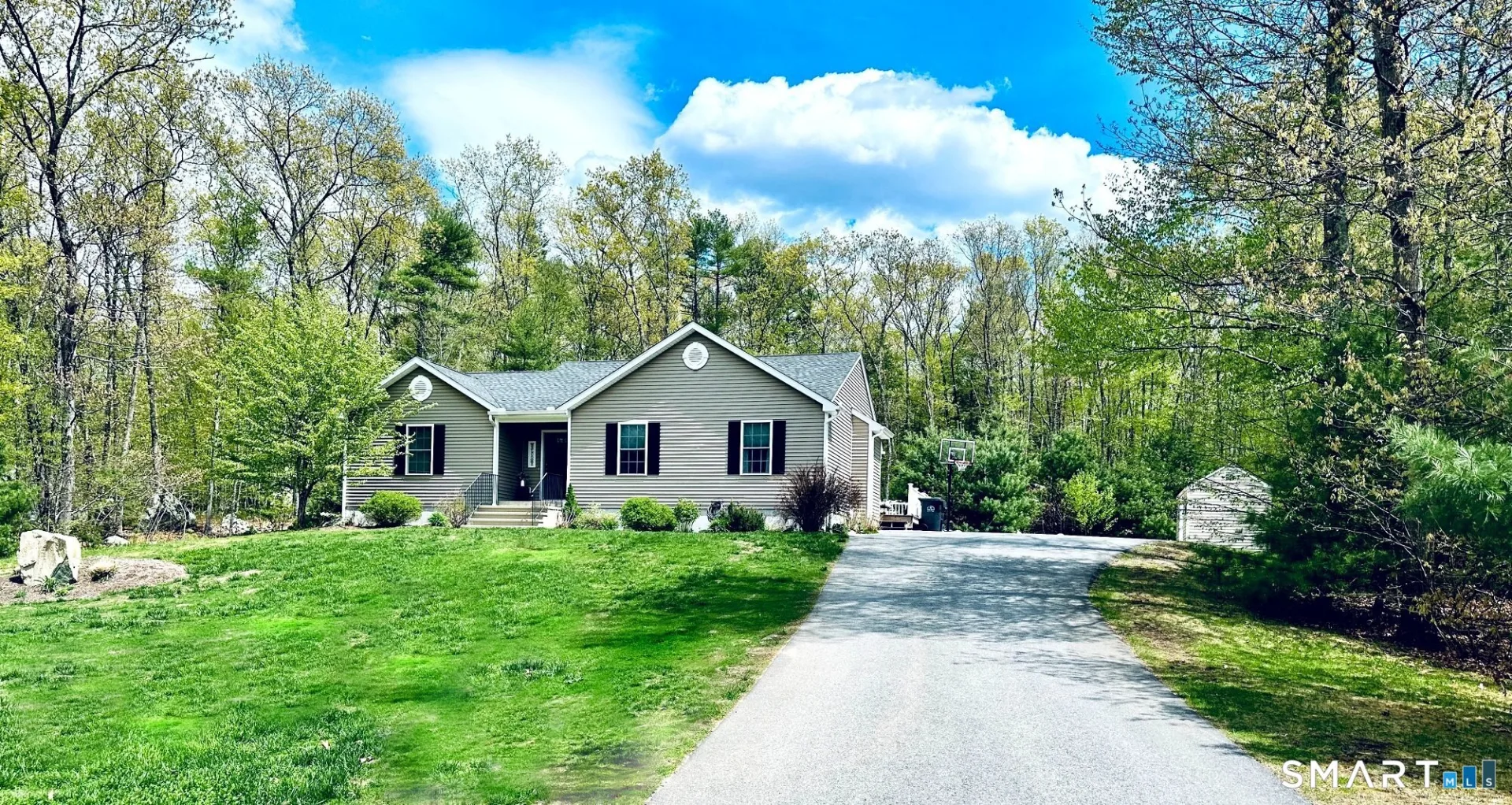 29 Logan Lane, Thompson, CT