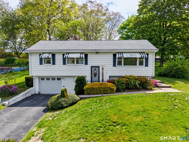 23 Rockwood Drive, Waterford, CT