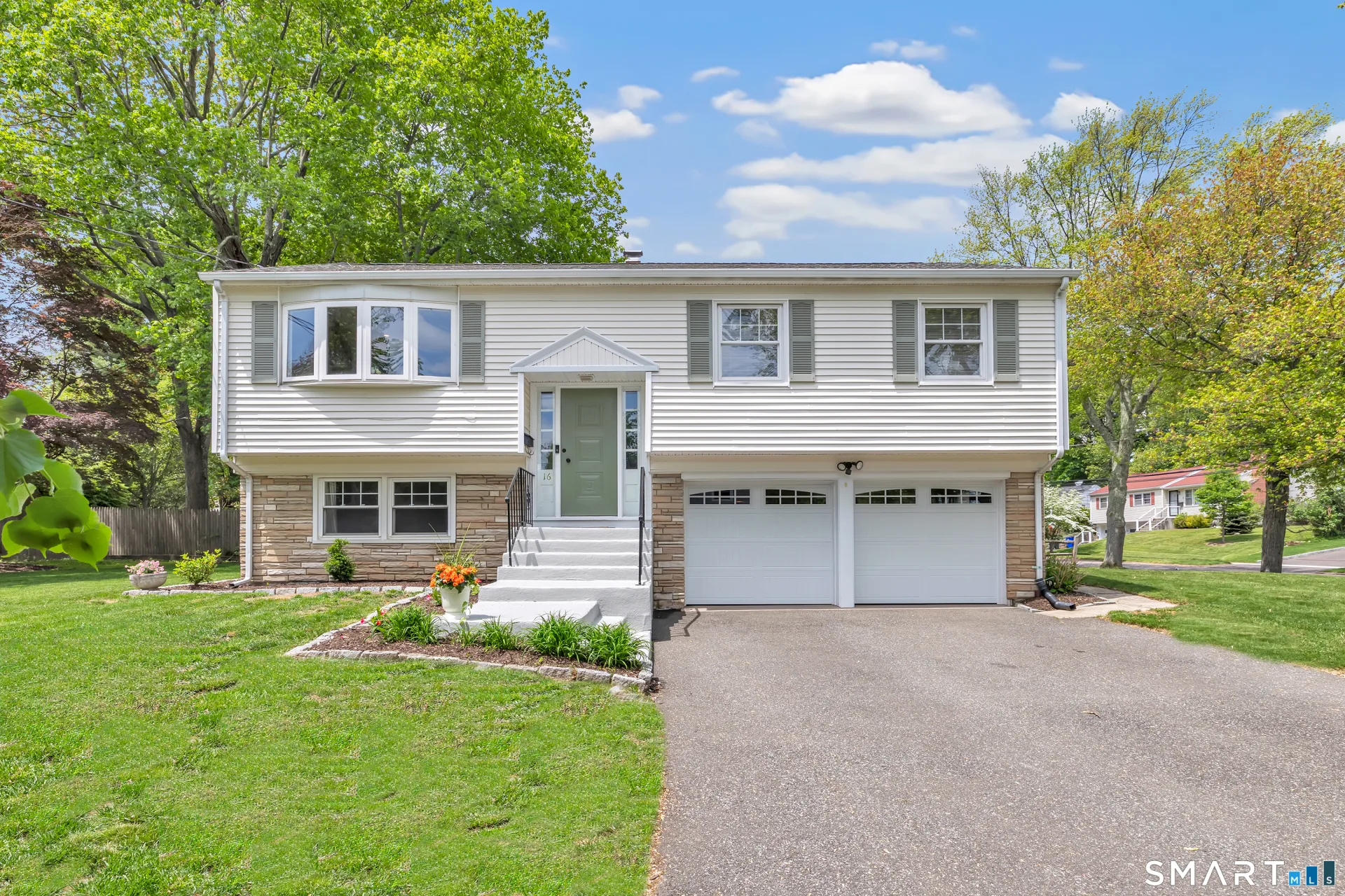 16 Mayflower Circle, Fairfield, CT