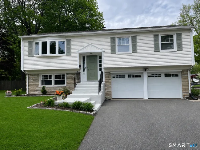 16 Mayflower Circle, Fairfield, CT