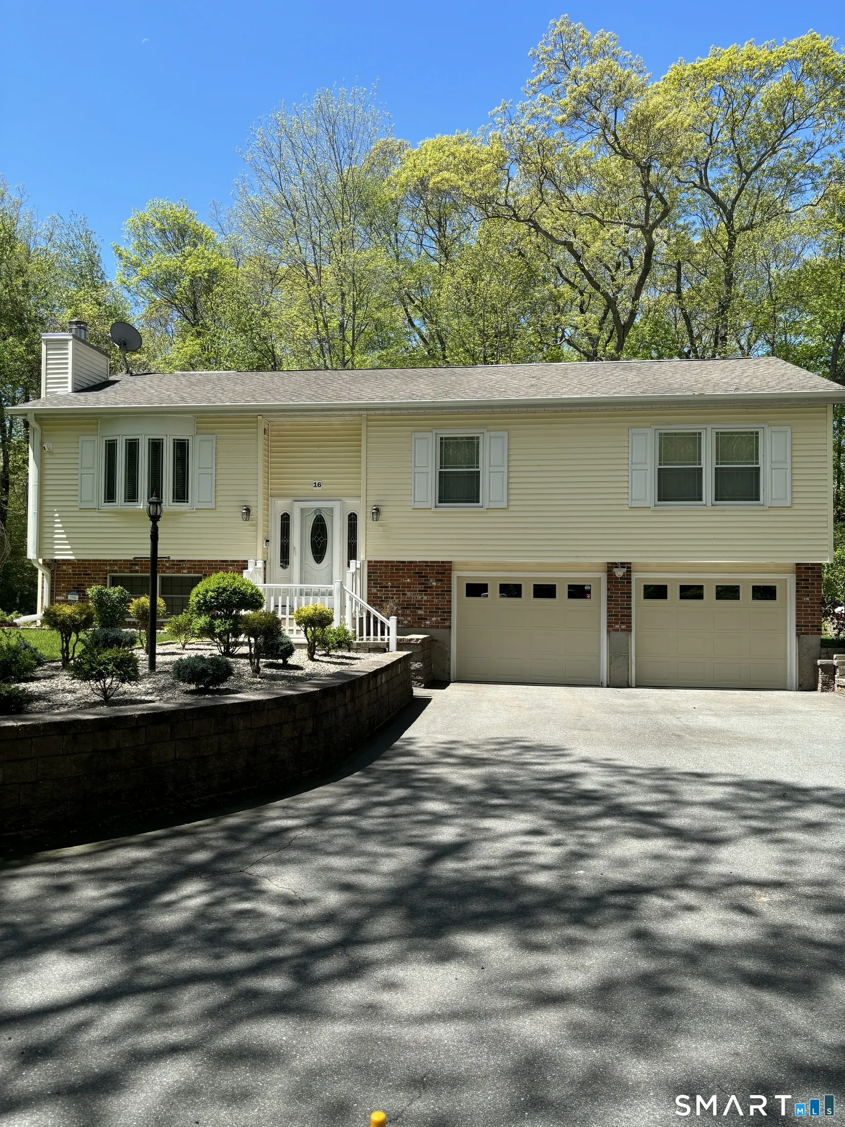 16 Kings Highway, Ledyard, CT