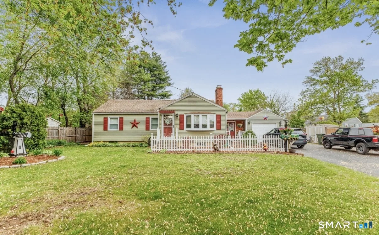 17 Trinity Lane, Windsor Locks, CT