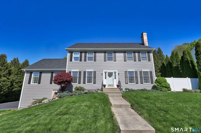 10 Fawn Meadow Drive, Naugatuck, CT