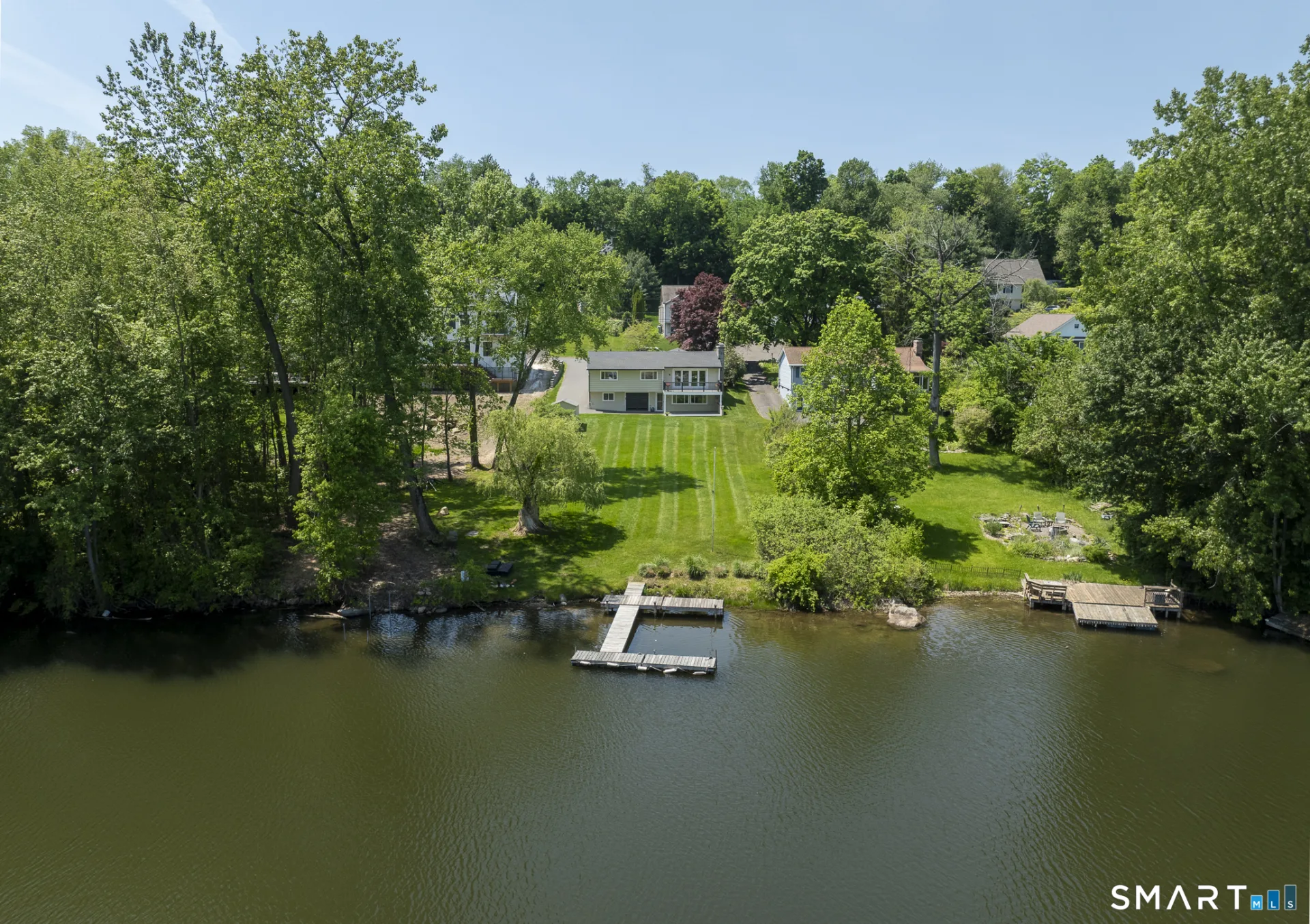 22 North Lake Shore Drive, Brookfield, CT