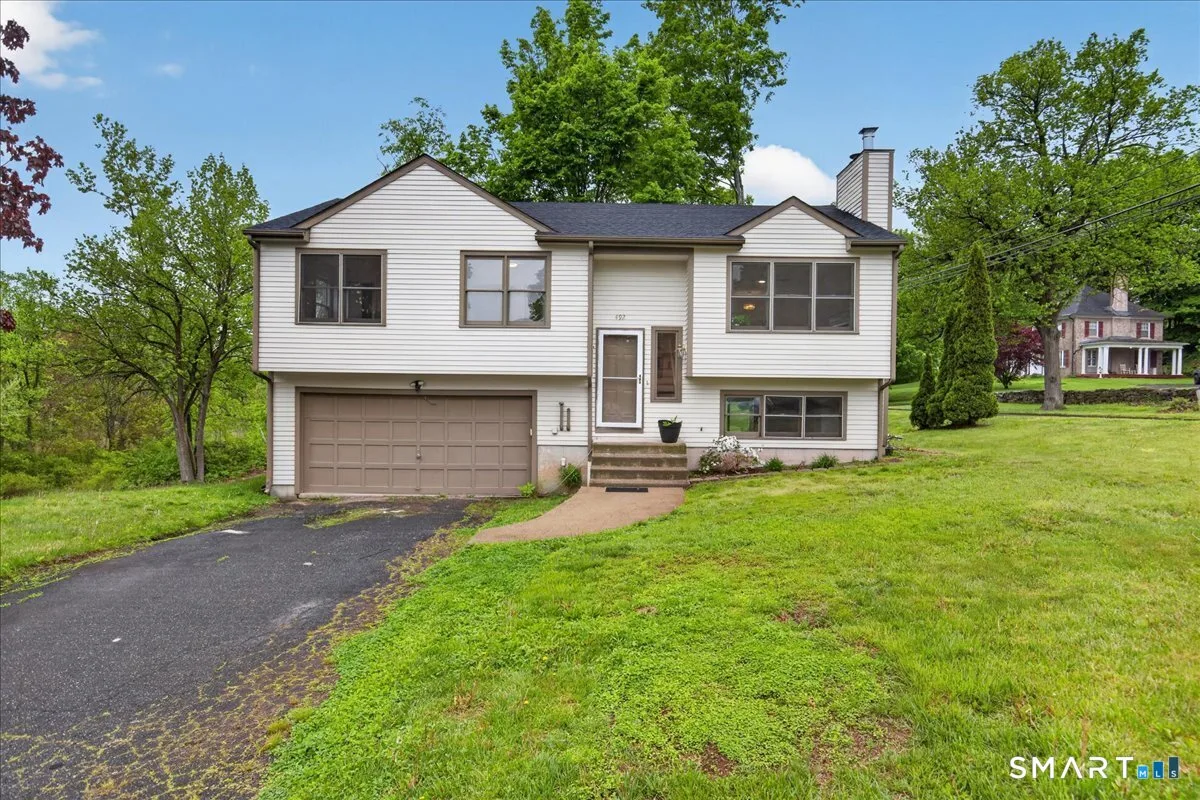 492 Long Hill Road, Middletown, CT