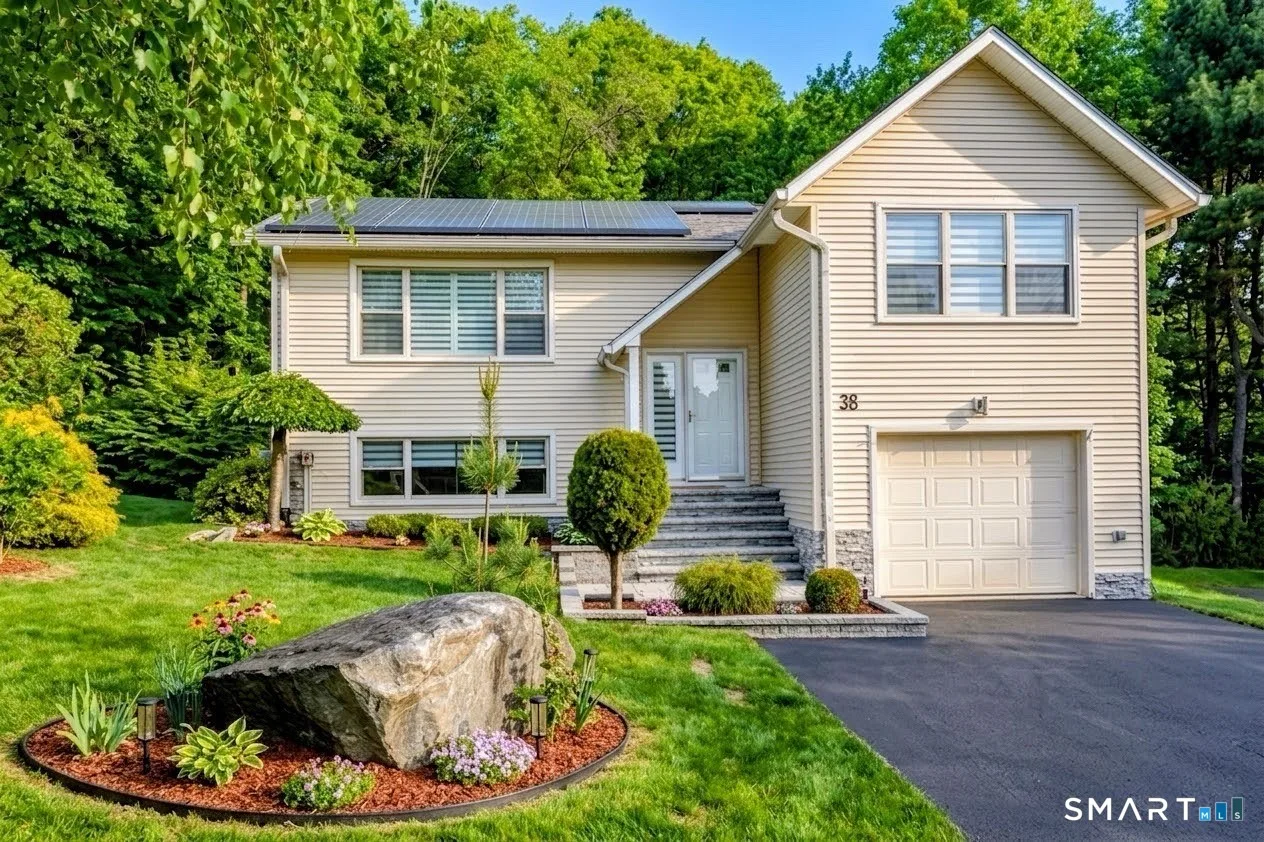 38 Algonquin Way, Bristol, CT