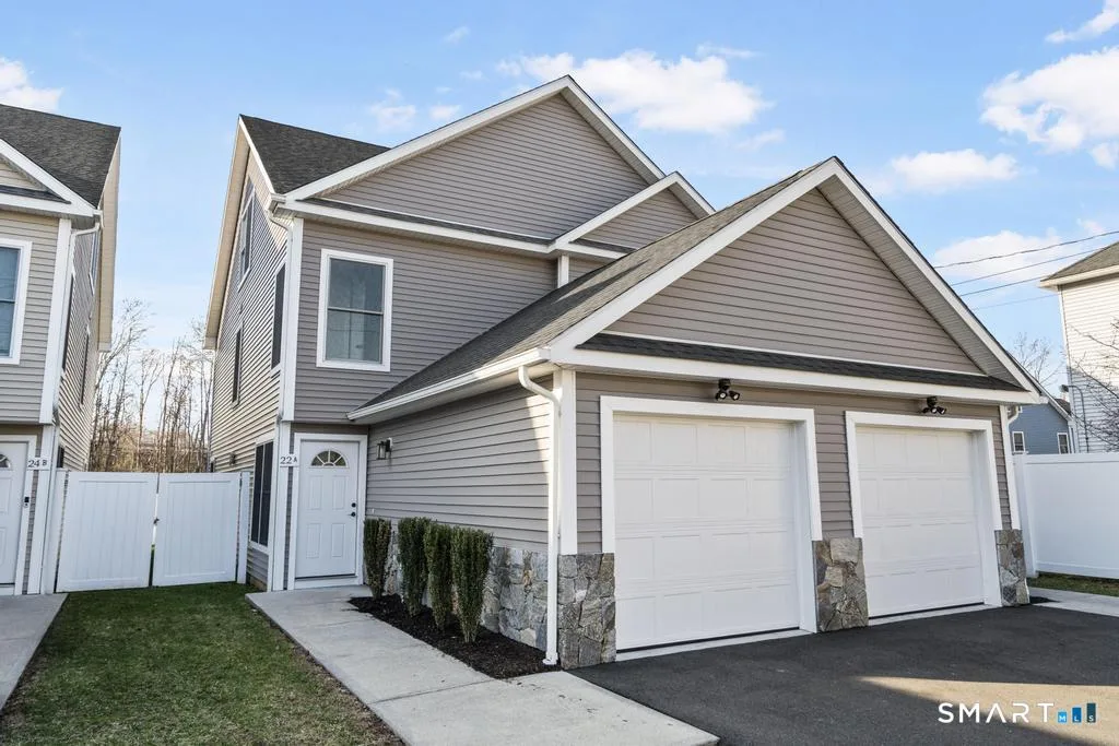 22 a Merritt Avenue, Woodbridge, CT