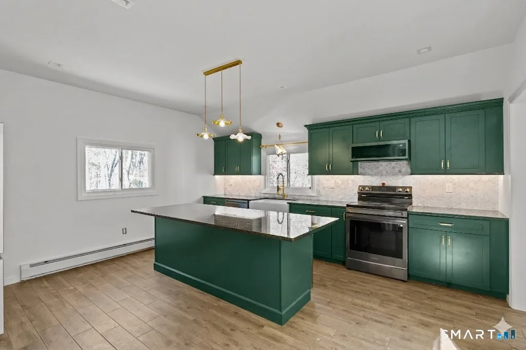 343 Hope Furnace Road, Scituate RI, CT