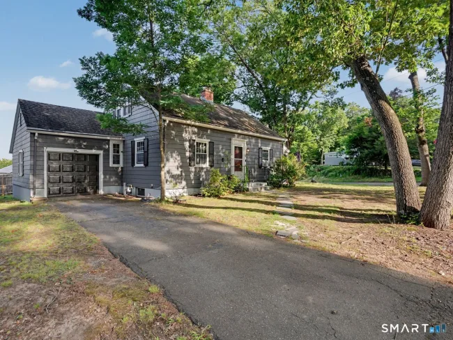 2 North Forest Circle