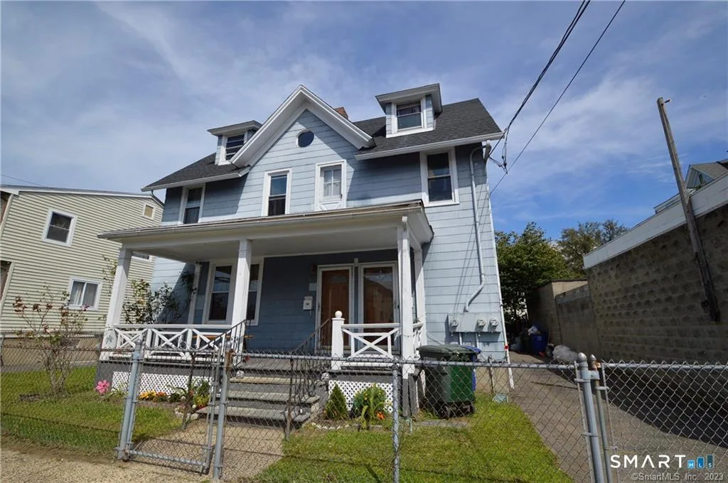 384 Wells Street, Bridgeport, CT