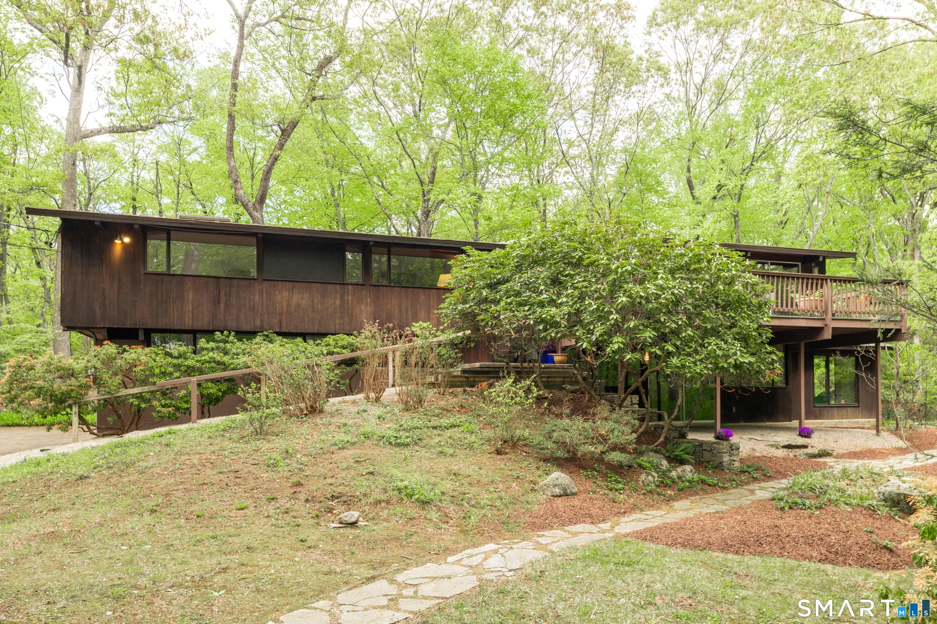 11 Forest Trail, Woodbridge, CT