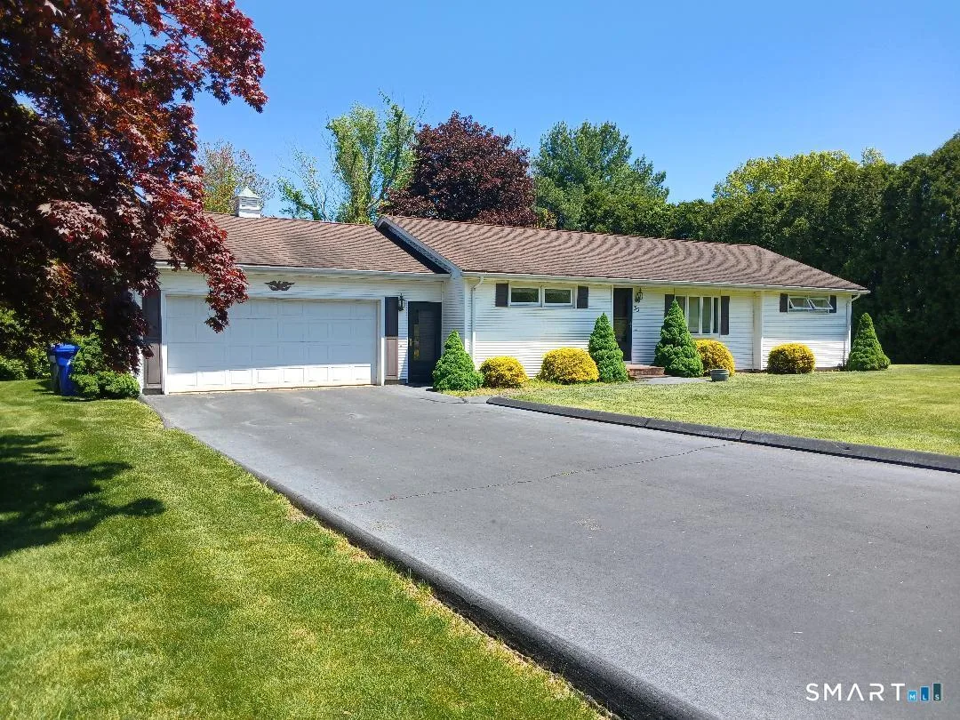 35 Dorchester Lane, Branford, CT