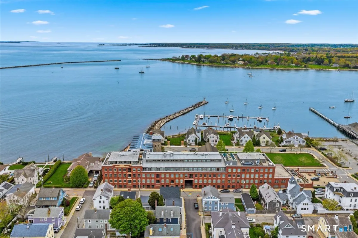 8 Stonington Commons #24, Stonington, CT