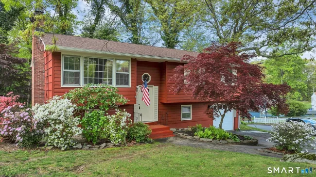 1 Holly Lane