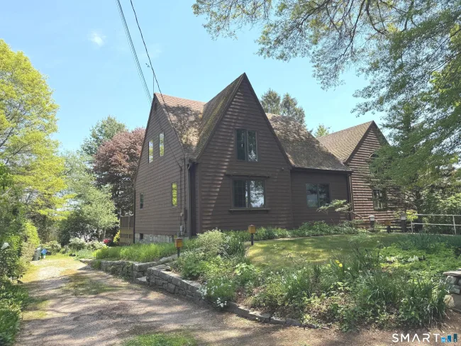 8 Ivy Road