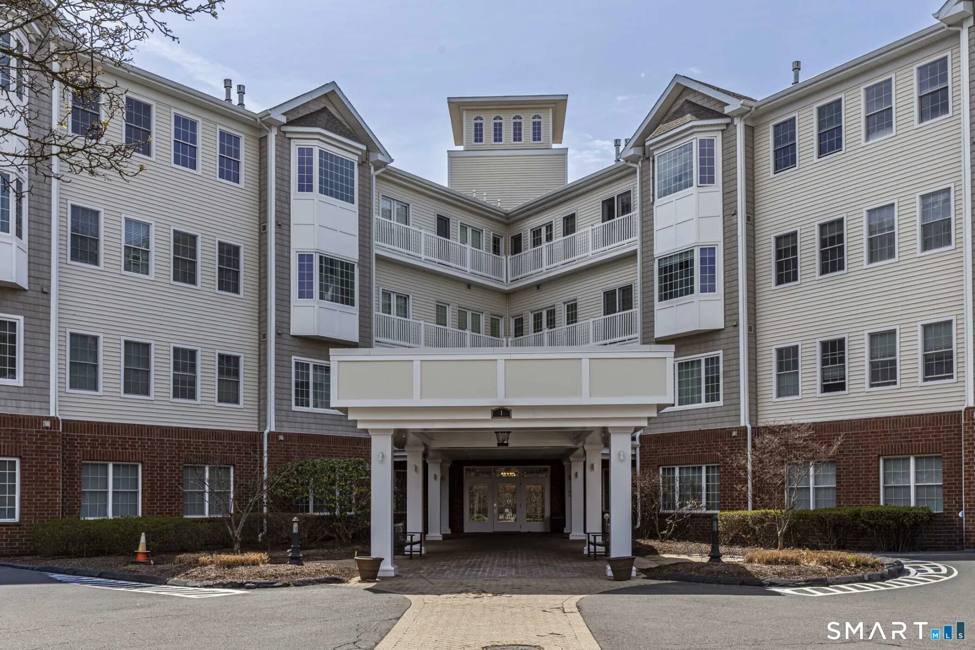 1 King Philip Drive #414, West Hartford, CT