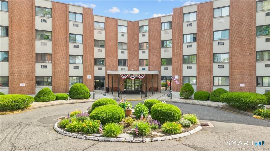 1700 Broadbridge Avenue #A32, Stratford, CT