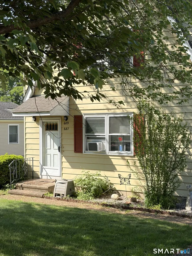 687-689 West Main Street