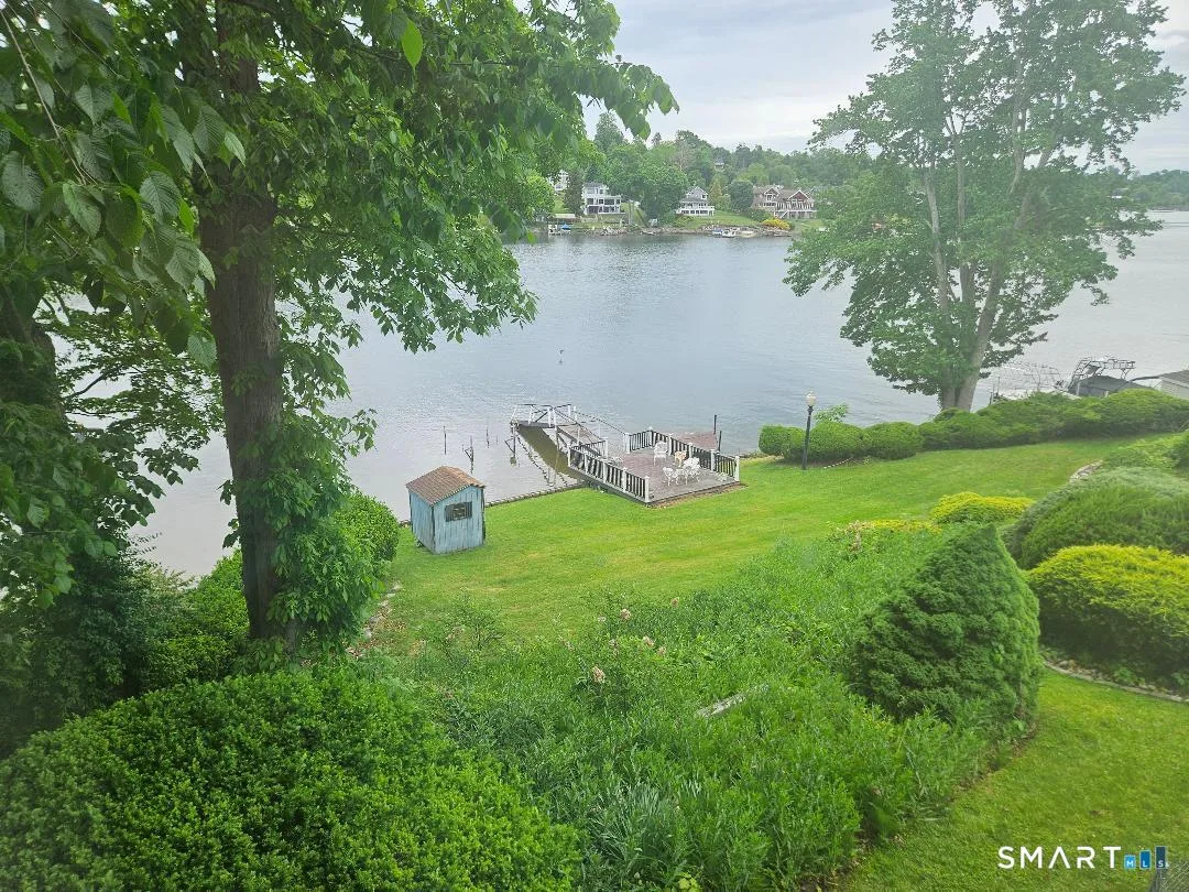 68 Arrowhead Road, Brookfield, CT