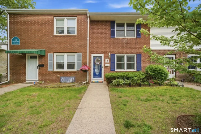 11 Lakeside Drive #18
