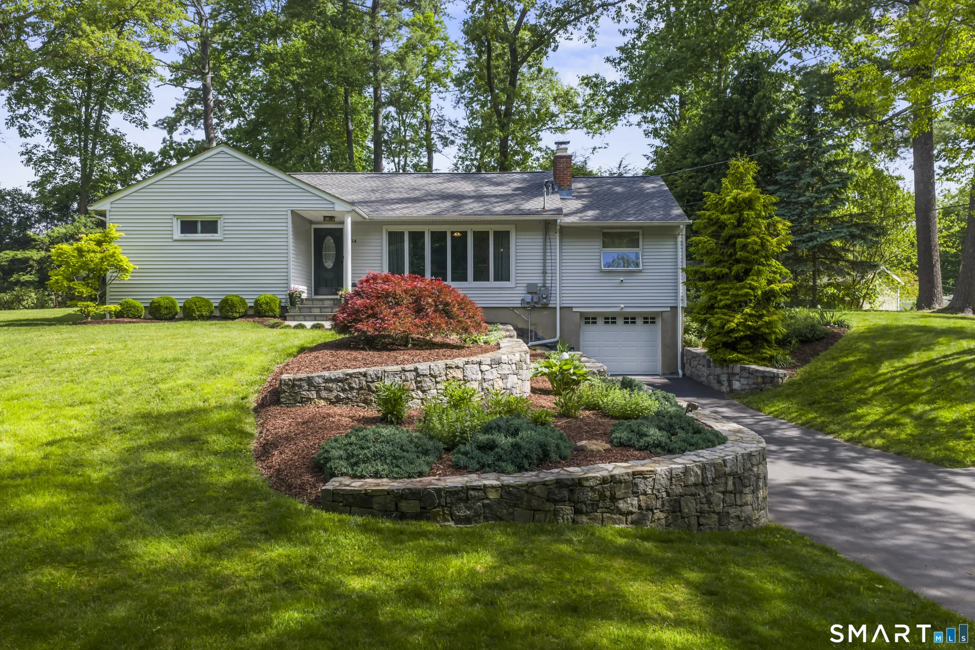 24 Beechwood Drive, Newtown, CT