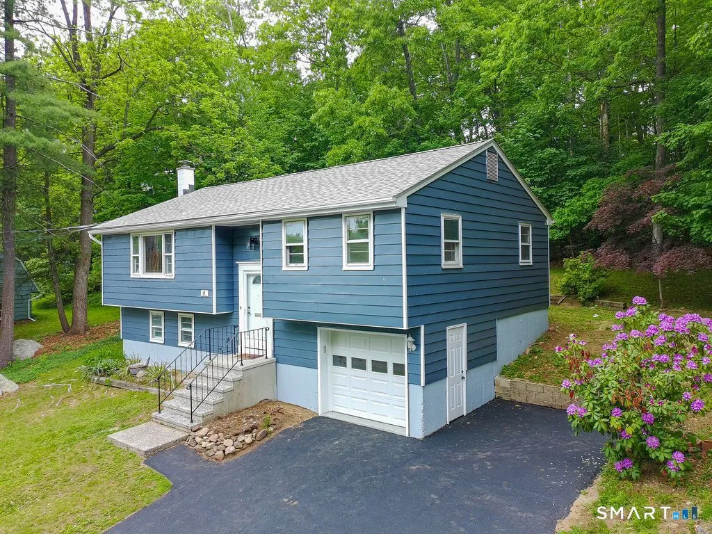 17 Rhoda Lane, Bristol, CT