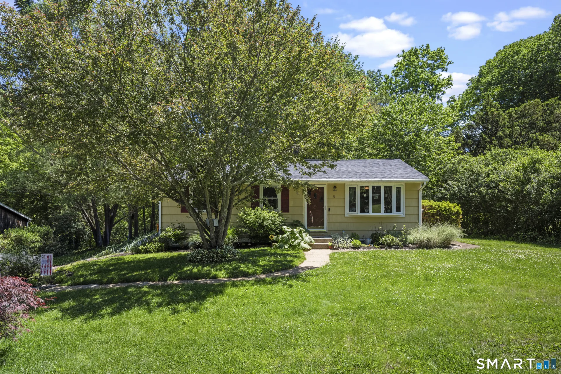 16 Pollys Lane, Montville, CT