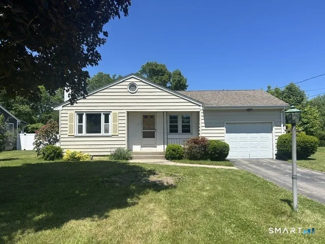 5 Maple Court, Waterford, CT