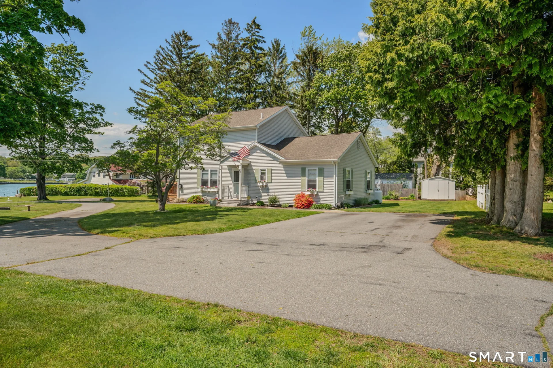 212-R Shore Road, Waterford, CT