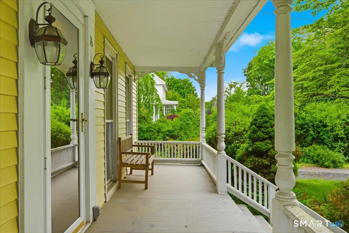 16 Main Street, Essex, CT
