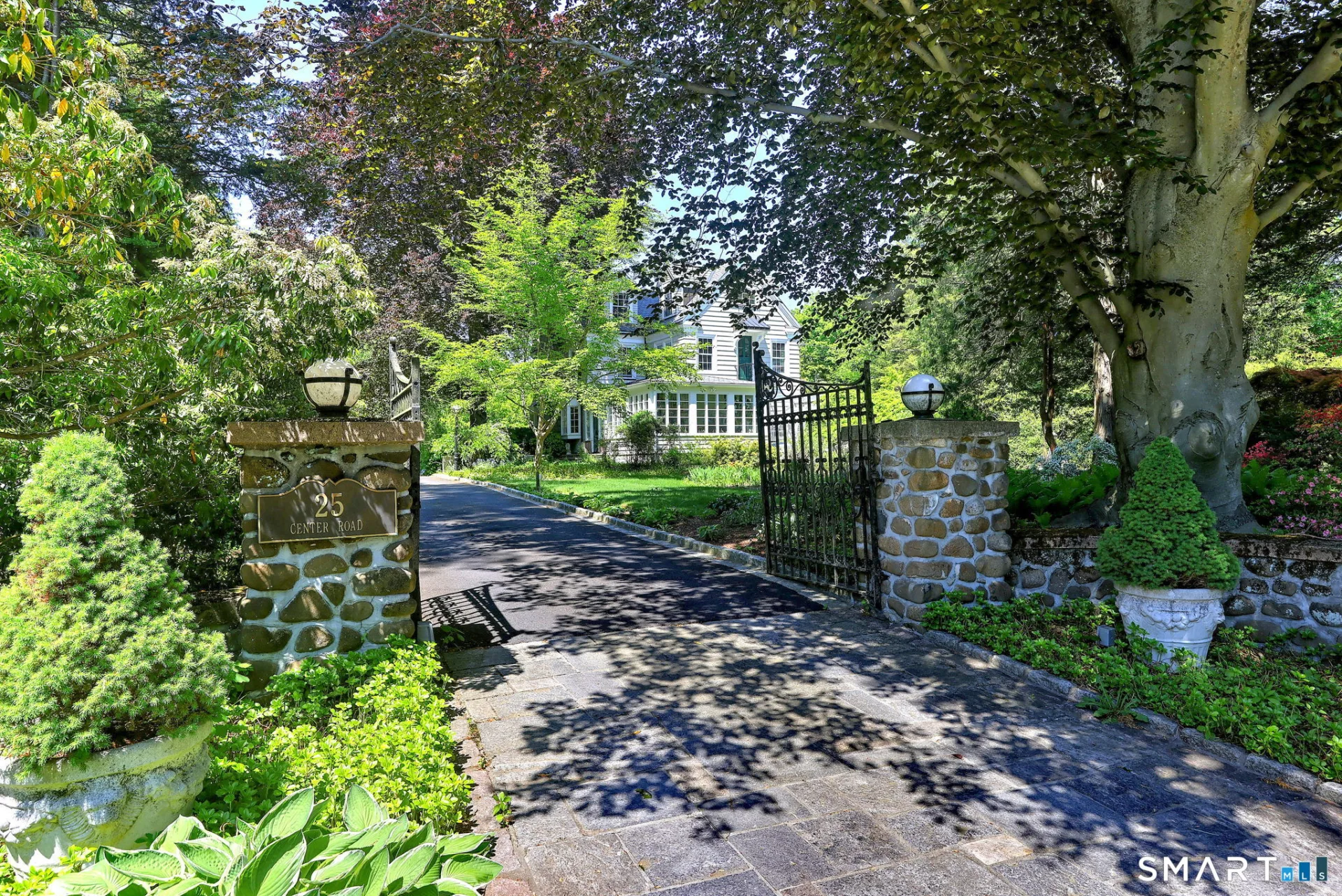 25 Center Road, Woodbridge, CT