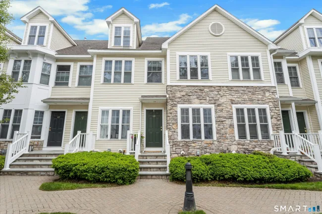 39 Maple Tree Avenue #60
