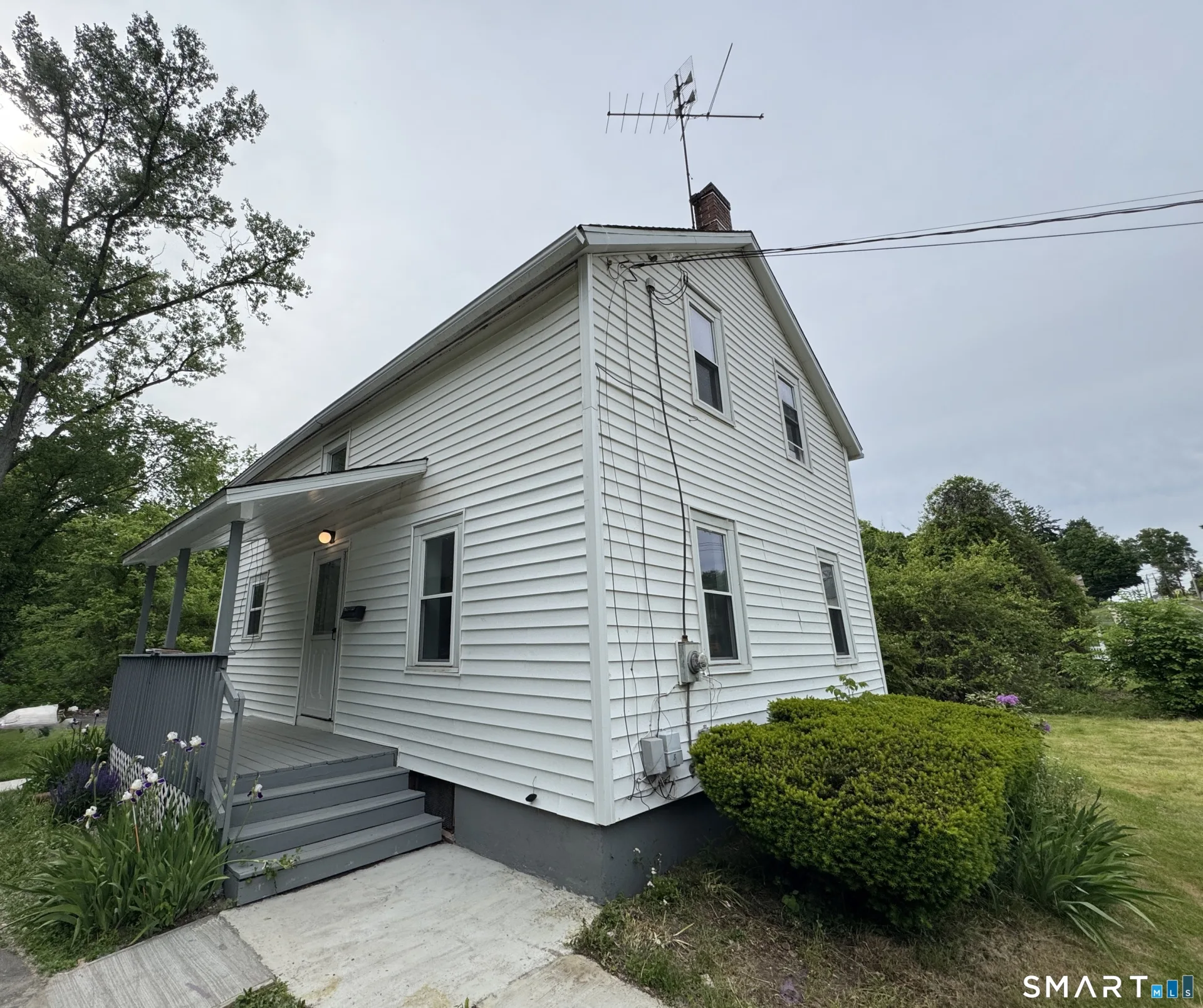 10 Center Street, Windsor Locks, CT