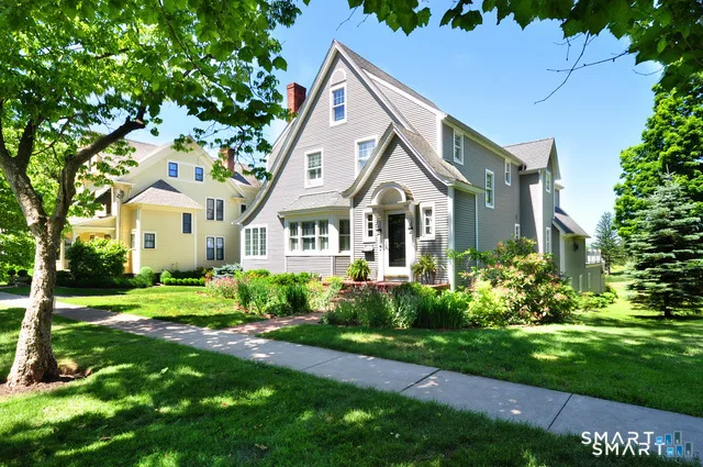 371 North Main Street