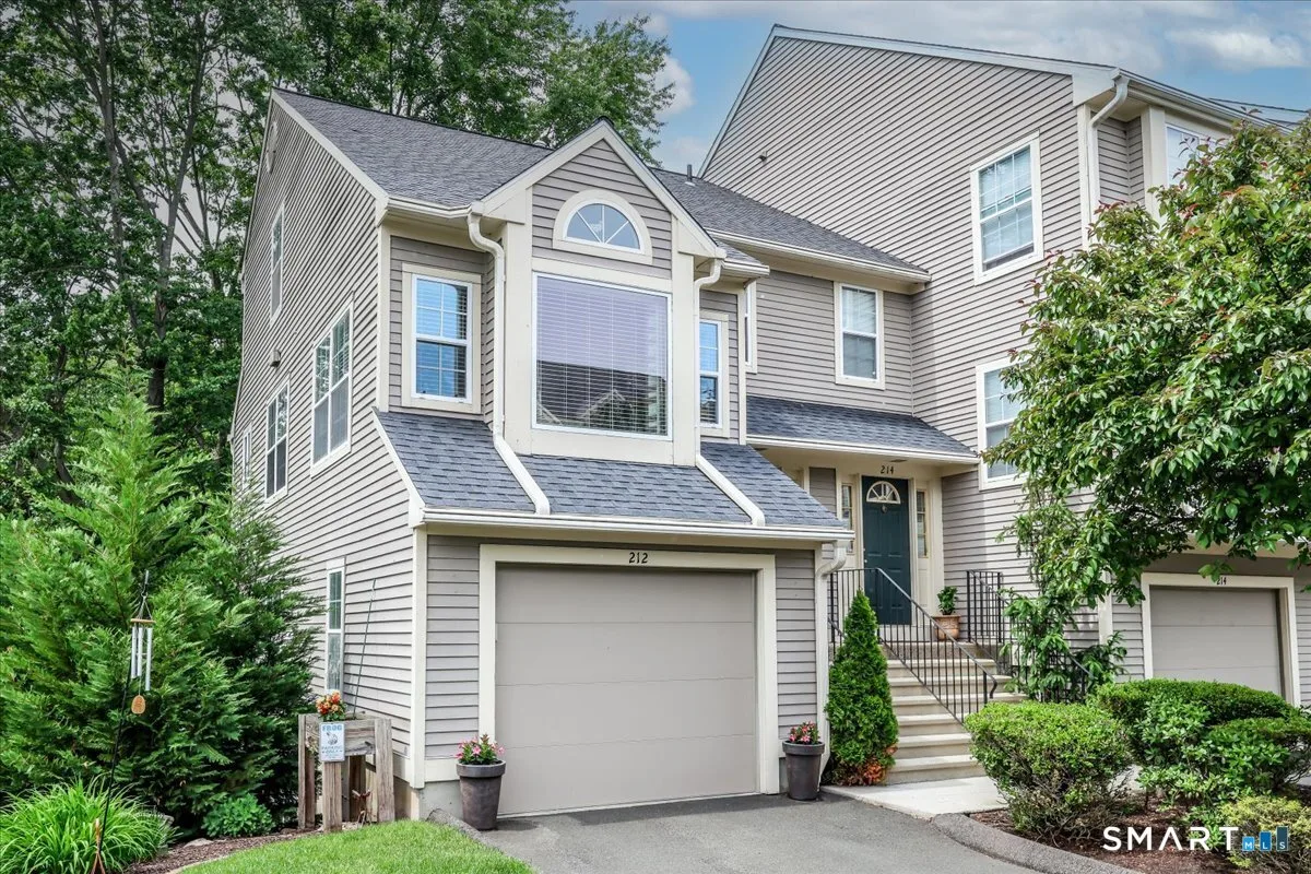 212 Algonquin Trail #212, Trumbull, CT