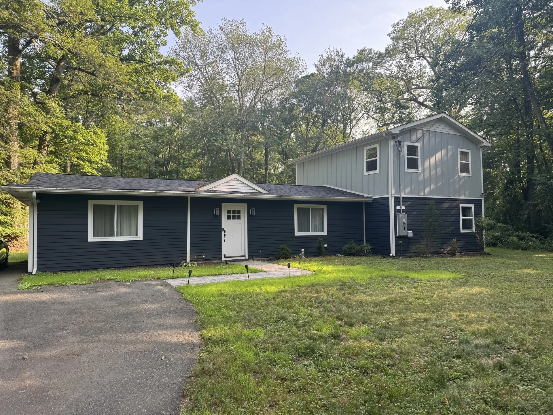 57 Lovers Lane, Monroe, CT