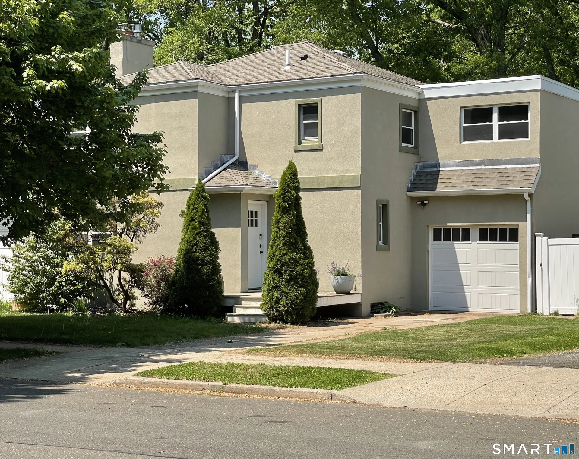 110 Lakeview Terrace, New Haven, CT